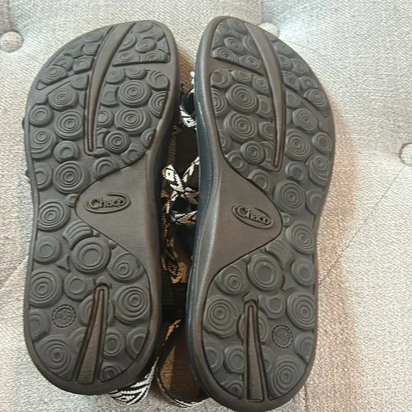 Woven Black & White Strappy Women’s Sandals - Picture 4 of 5